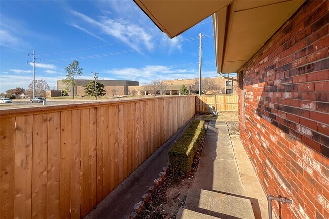 Building Photo - 1225 Sequoyah Pl