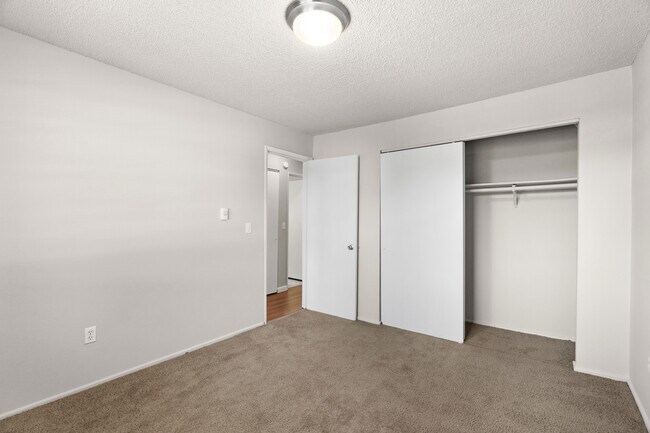 2 Bed 1 Bath - 700 Sq Ft - University Crossing Apartments