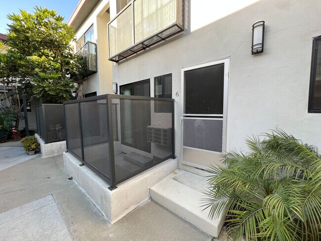 Building Photo - 3510 Clarington Ave