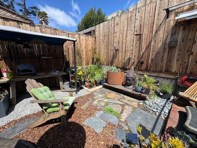 Building Photo - Remodeled 3BR/2BA Oasis with Hot Tub, Saun...