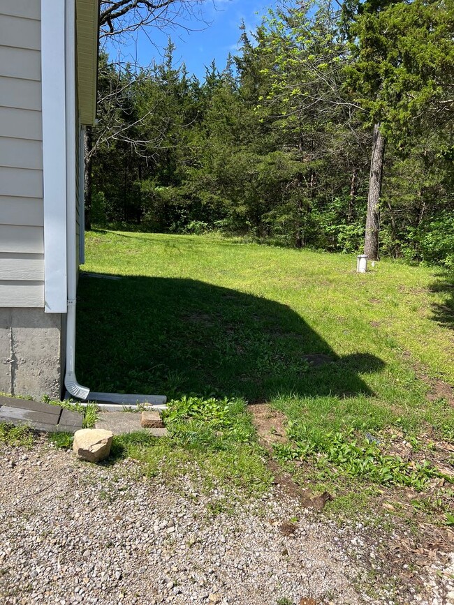 Building Photo - 3 bed, 2 bath, 2 car garage Home on 5 Acres