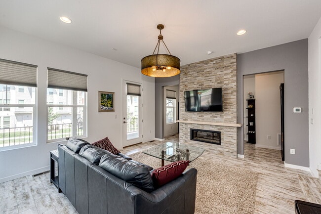 Building Photo - 8881 Southurst St