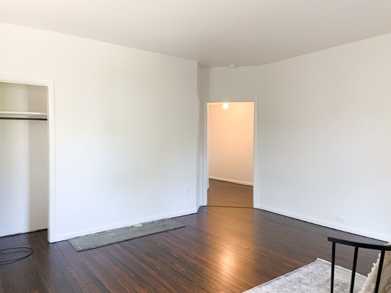 Building Photo - 109 W Maple St