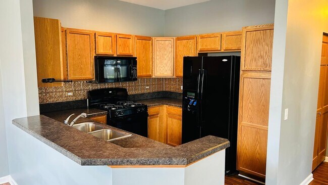 Building Photo - 2215 Aurora Dr