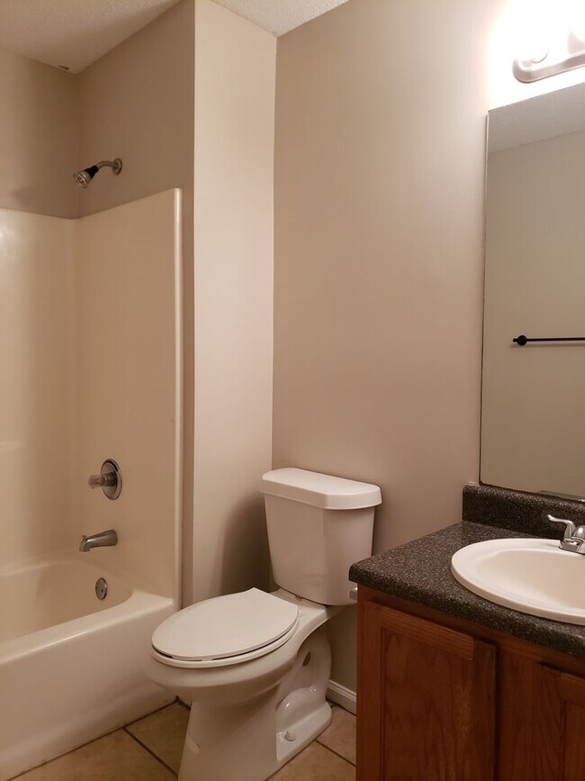 Building Photo - Coming Soon - 4 Bed, 2 Bth Split Level Home