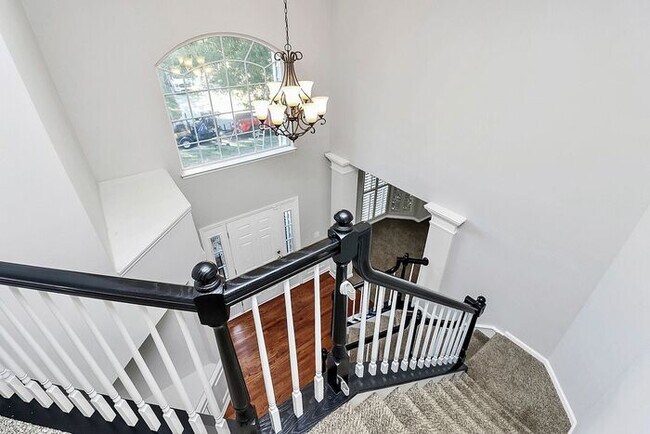 Building Photo - Wonderfully Updated 4BD/2.5BA Cul-de-Sac Home!