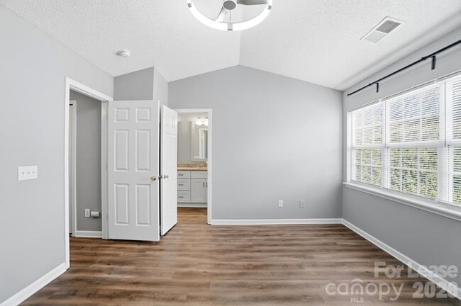 Building Photo - 1760 Forest Side Ln