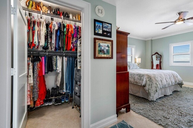 Building Photo - 2650 Lake Shore Dr