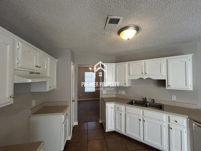 Building Photo - 7699 Ivy Bend Cove