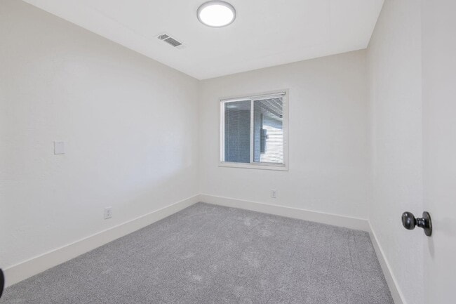 Building Photo - Single family home