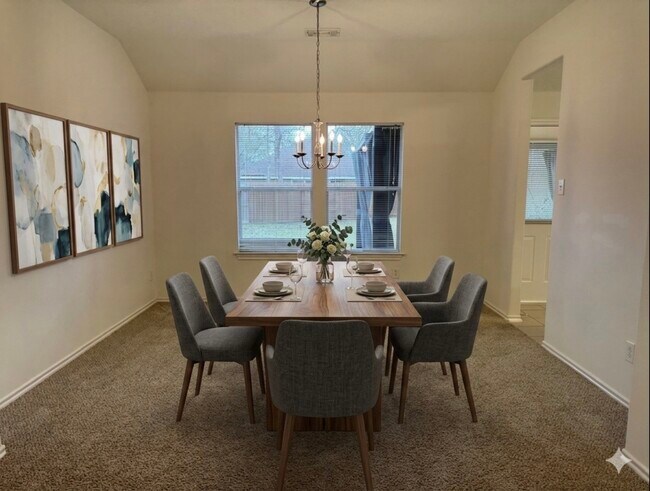 Building Photo - 10 Druids Glen Pl