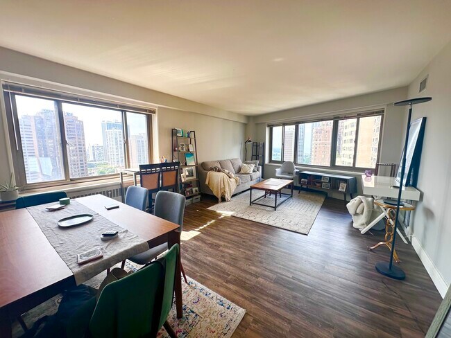 Building Photo - 1360 N Lake Shore Dr