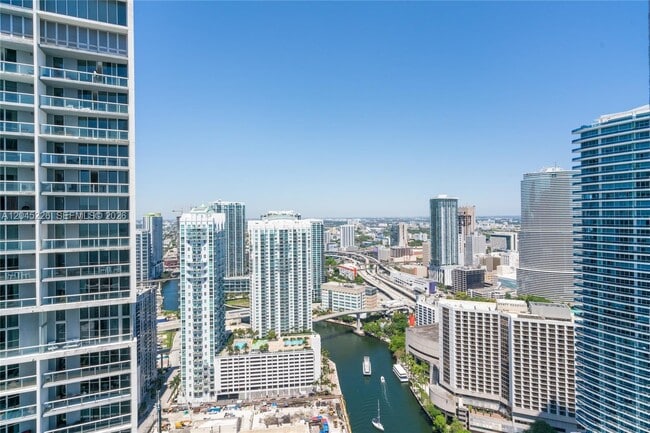 Building Photo - 475 Brickell Ave