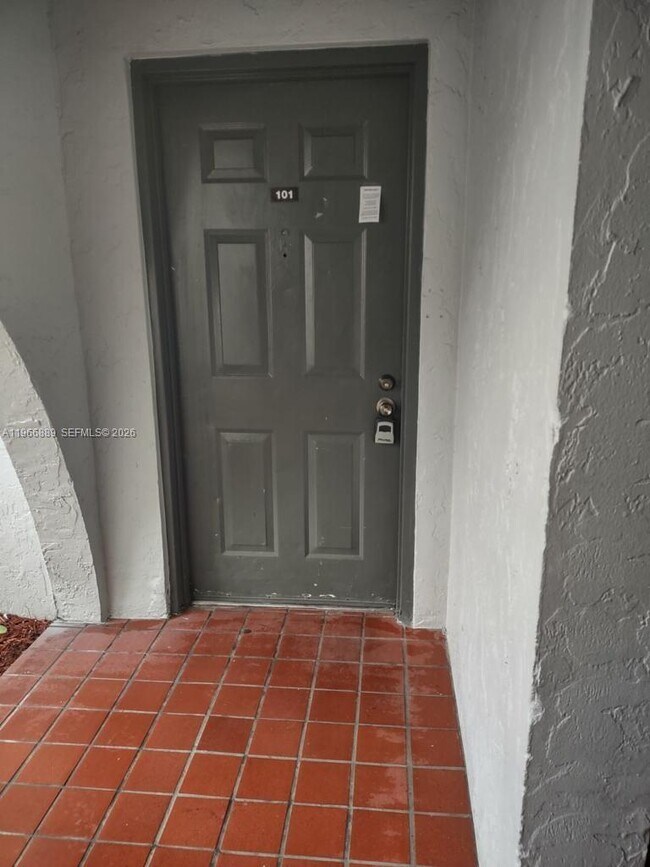 Building Photo - 1880 N Congress Ave