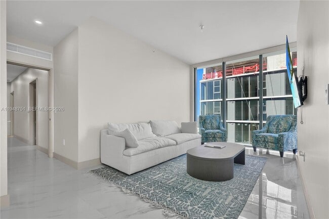 Building Photo - 700 NE 24th St