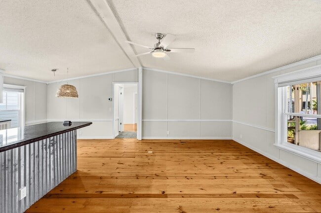 Building Photo - 215 Lee Pl