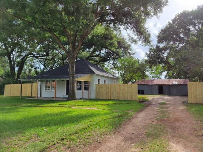 Building Photo - 1403 Avenue C