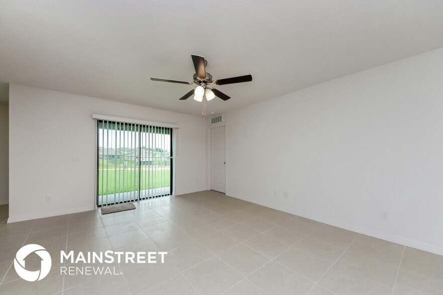 Building Photo - 1467 Swan Lake Cir