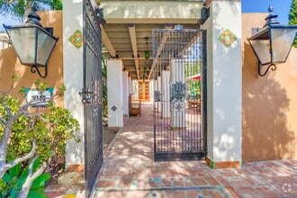 Building Photo - ROOM FOR RENT in beautiful Point Loma cust...
