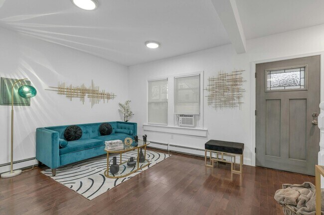 Building Photo - 196 2nd St