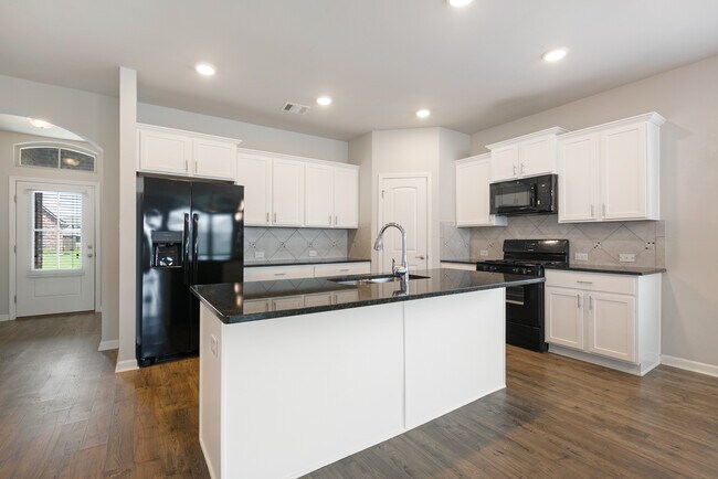 Building Photo - 700 Lakeshore Village Dr