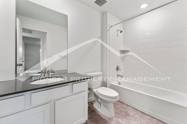Building Photo - Charming Property with 2 Car Garage and Ce...