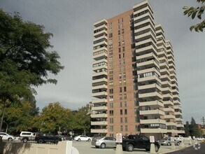 Building Photo - $0 DEPOSIT OPTION. SPACIOUS 12TH-FLOOR 1-B...