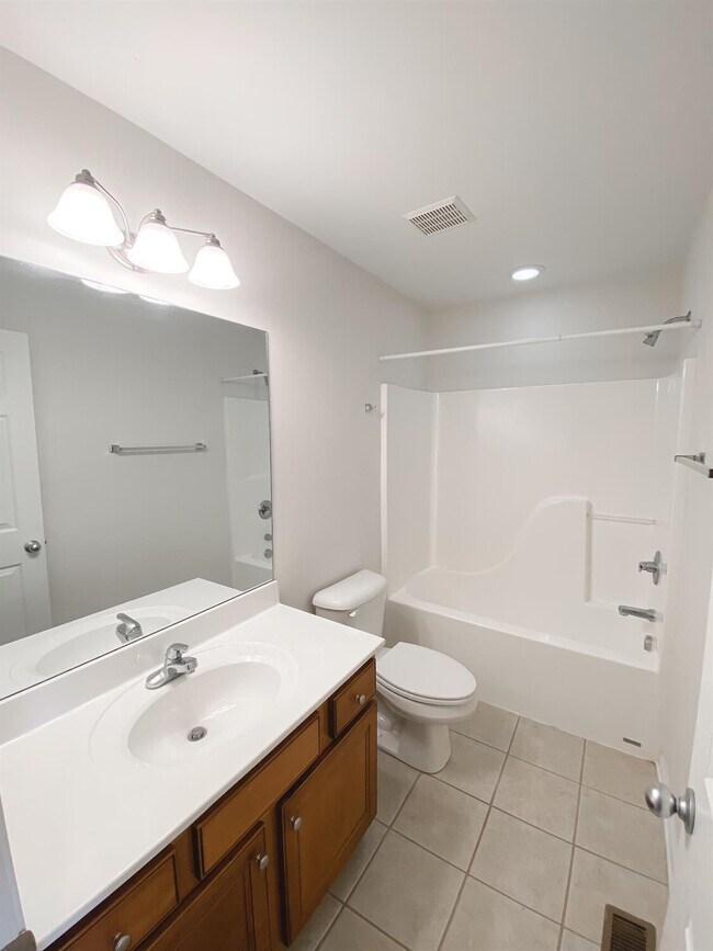 Building Photo - 2221 Reserve Ct