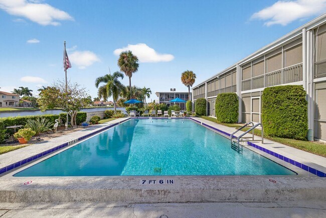 Building Photo - Your Waterfront Escape Awaits in Cape Coral