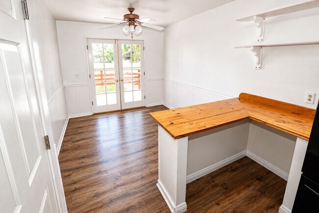 Building Photo - OWNER REMODEL - STUDENT RENTAL NEAR CAMPUS – HUGE DISCOUNT + ONE MONTH FREE!