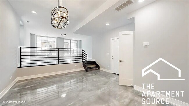 Building Photo - 3253 N Elston Ave