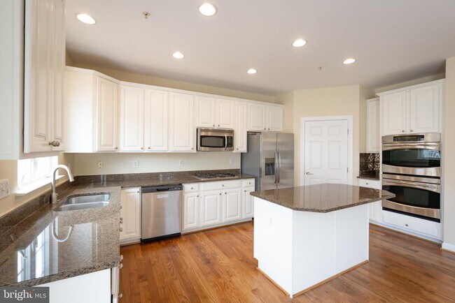 Building Photo - 4815 Portsmouth Rd