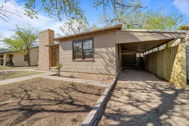 Building Photo - 1411 Sycamore St