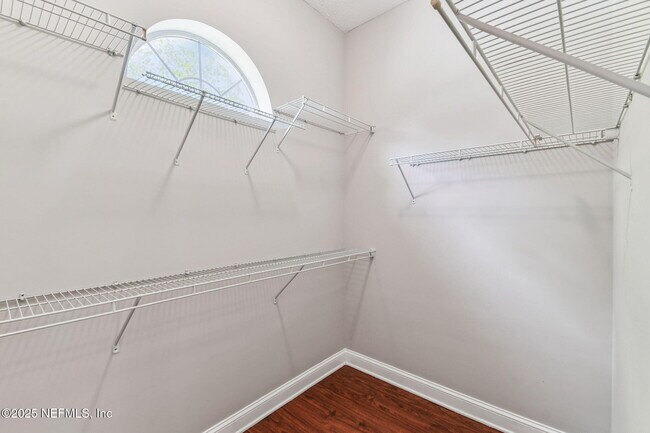 Building Photo - 263 Stonewell Dr
