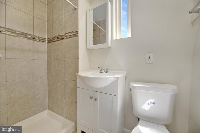 Building Photo - 618 Columbia Rd NW