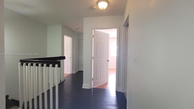Building Photo - 10155 SW 163rd Pl