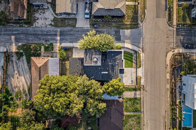 Building Photo - 219 Utah St