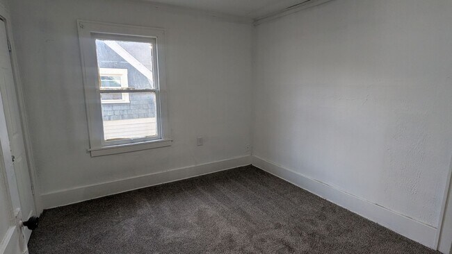 Building Photo - 711 Roselawn Ave