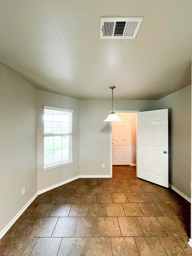 Building Photo - Available NOW!!!! This Beautiful 1 story, 4 Bedroom, 2 bath home in Killeen has a lot to offer!  ...