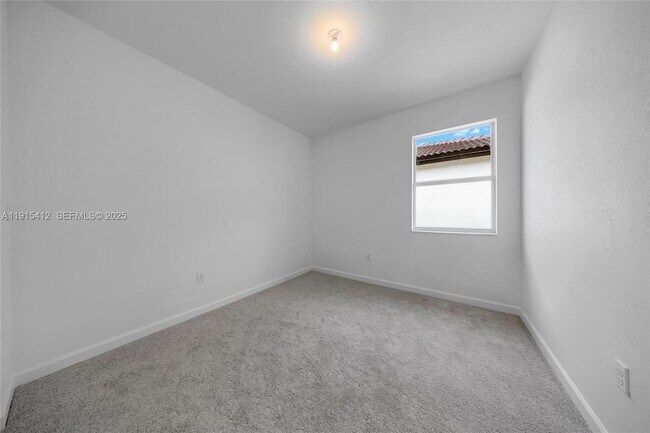 Building Photo - 2448 SE 27th Terrace