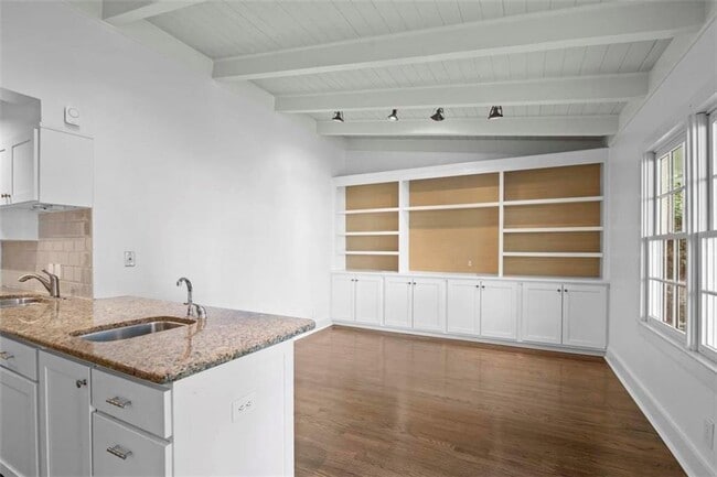 Building Photo - 1400 N Morningside Dr NE