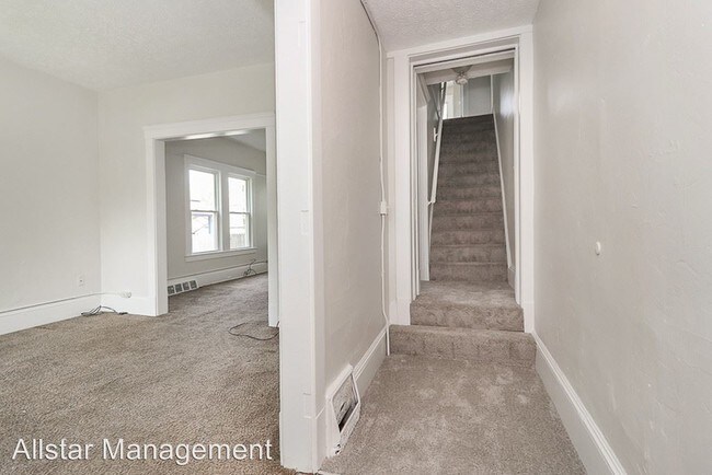 Building Photo - 2810 Woodbridge Ave