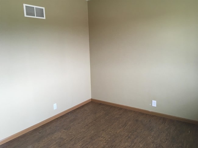 Building Photo - 304 Biggs Dr