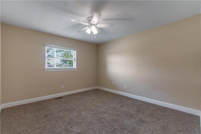 Building Photo - 811 S Riviera Dr