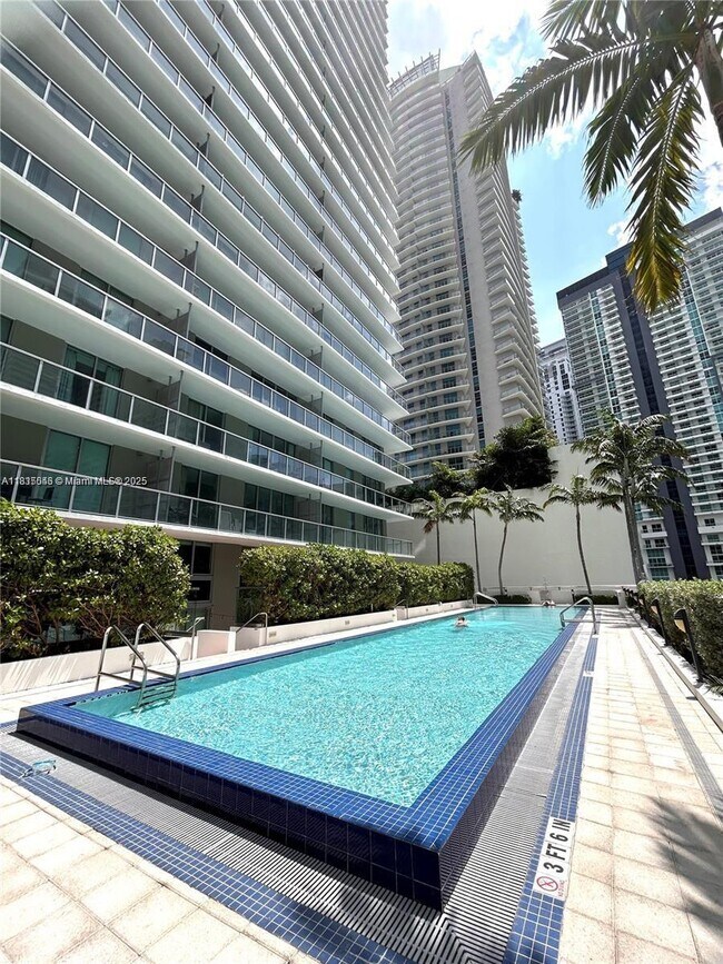 Building Photo - 1111 SW 1st Ave