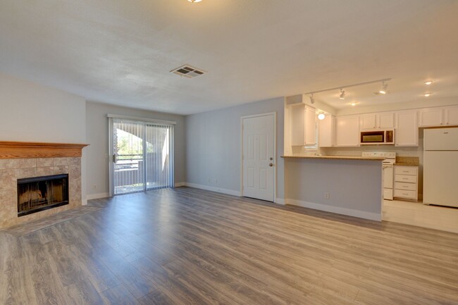 Building Photo - SUNSET BAY CONDO Two bed/ Two bath condo l...