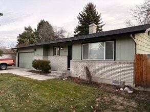 Building Photo - 1405 E Bergeson St