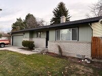 Building Photo - 1405 E Bergeson St