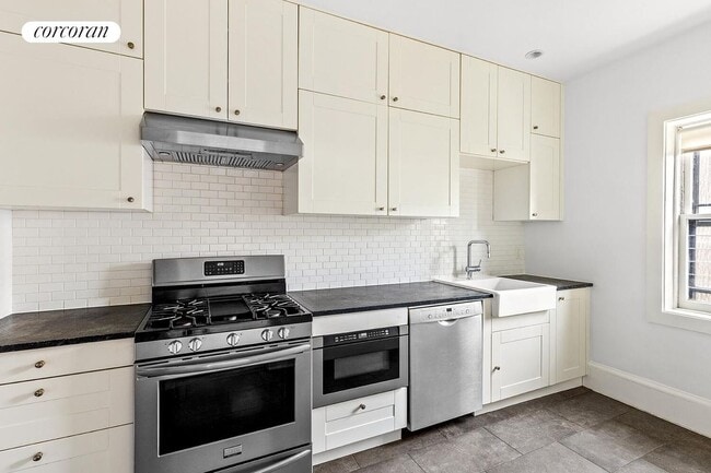Building Photo - 614 3rd St
