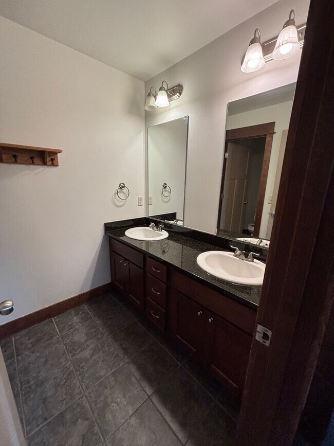 Building Photo - FIRST MONTH'S RENT FREE!!!  NEW LOWER MONT...